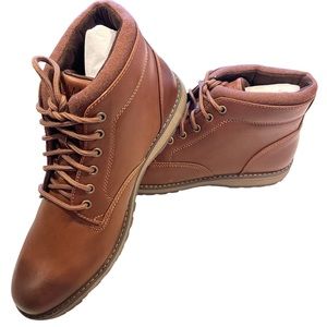 Eastland Finn Boots in Tan